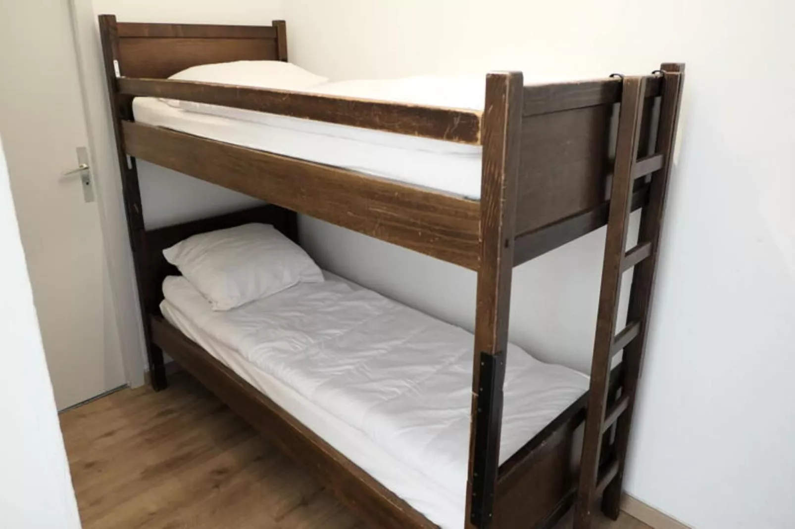 Résidence Castel Des Roches A-Buitenkant zomer