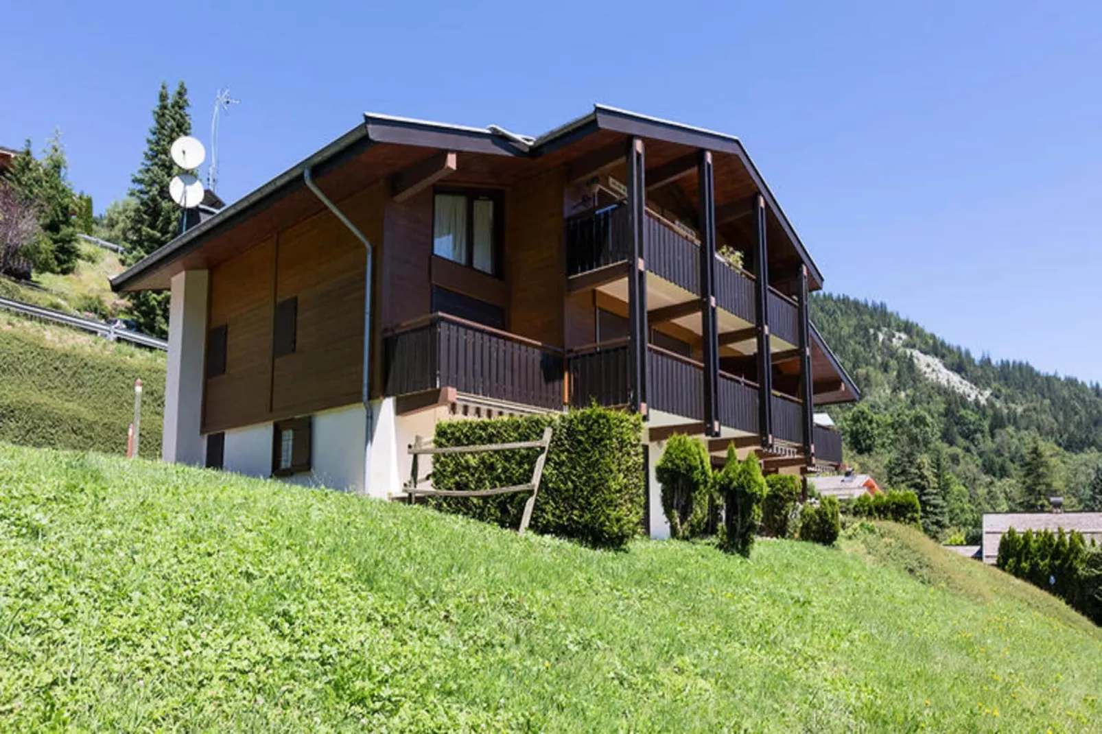 Résidence Nant Soleil A-Buitenkant zomer