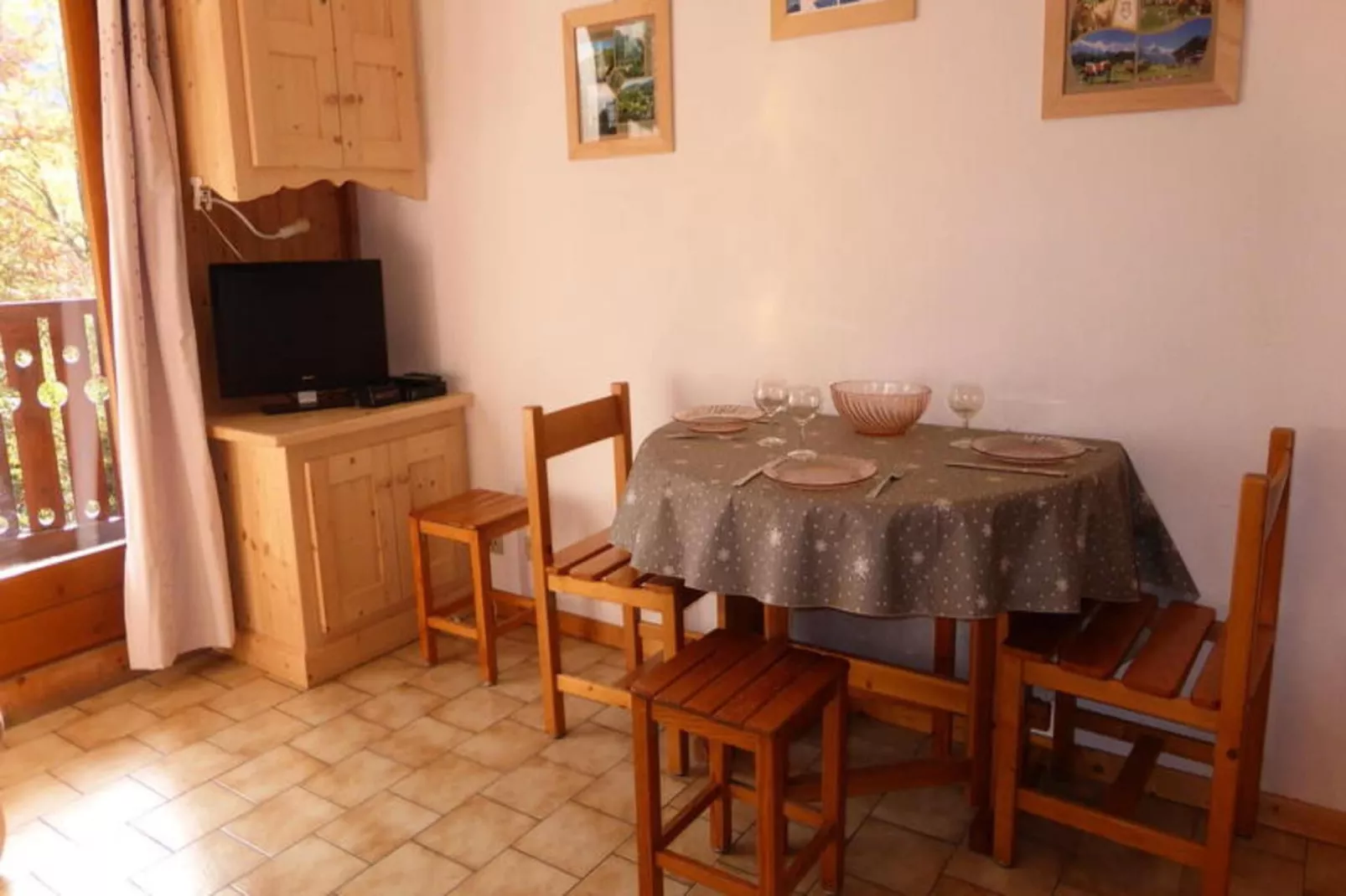 Résidence Le ChÂteau Bruyeres-Buitenkant zomer