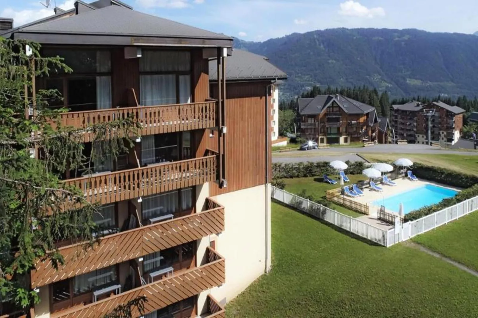 Résidence Odalys Le Buet**-Buitenkant zomer