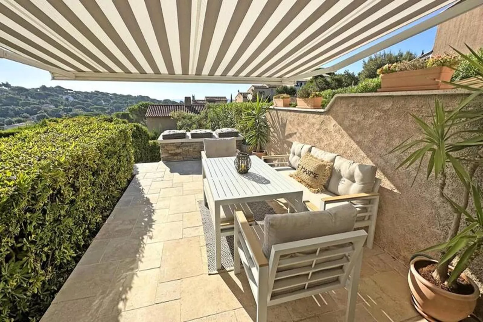 Résidence Bastides De Guerrevieille-Tuinen zomer