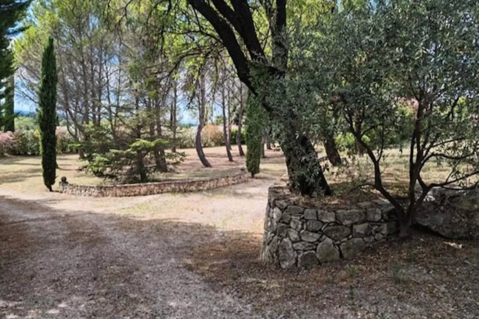 La Roseraie- Pernes-les-fontaines-Image-tags.