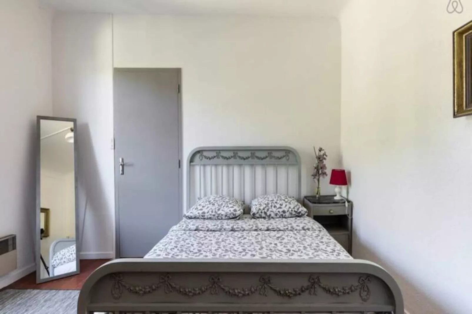 Coin De Paradis Sous Le Ch&acirc;teau Des &eacute;v&ecirc;ques-Image-tags.