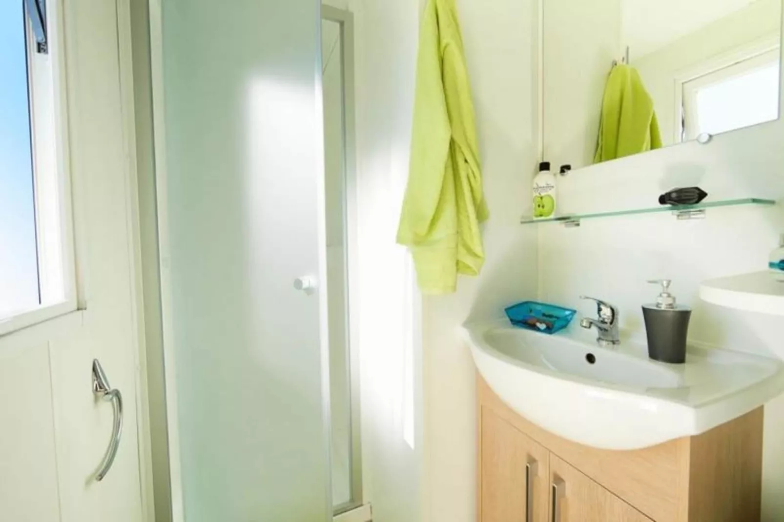 Mobil-home 4 pers. proche plage-Buitenkant zomer