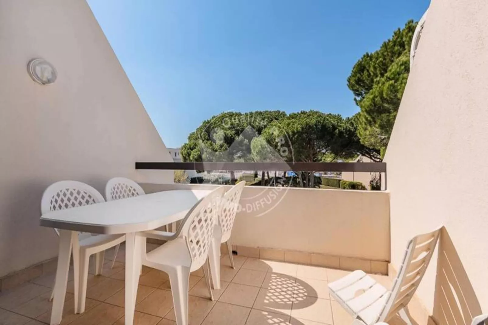 Résidence Les Jardins De La Baronnies-Buitenkant zomer