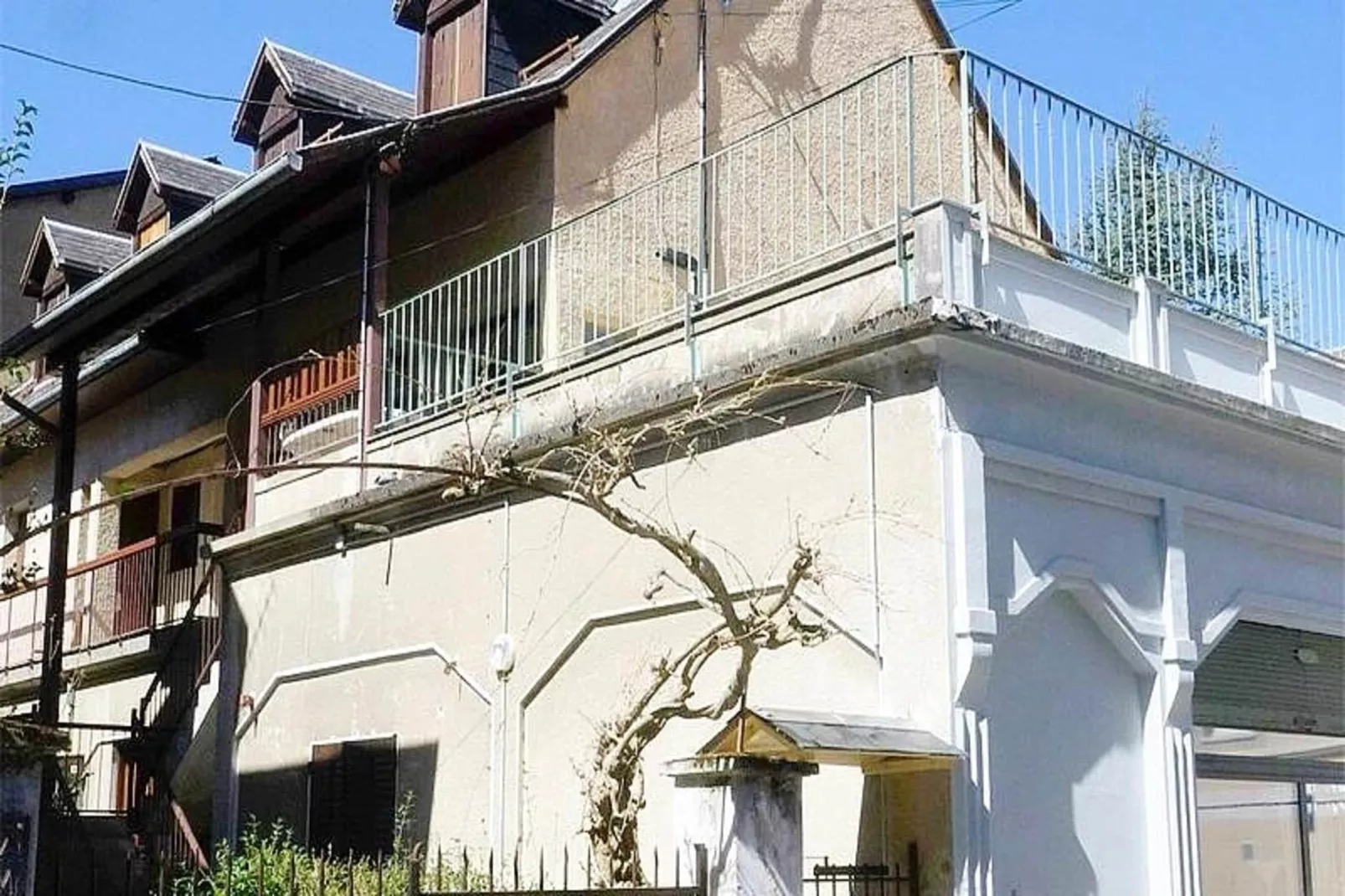 Résidence Le Logis-Buitenkant zomer