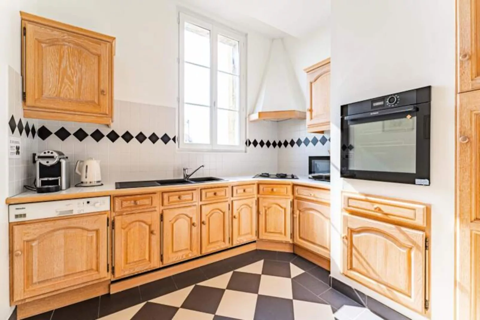 Magnifique Appartement De 160m&sup2; De 3 Chambres Quartier Saint-michel-Image-tags.