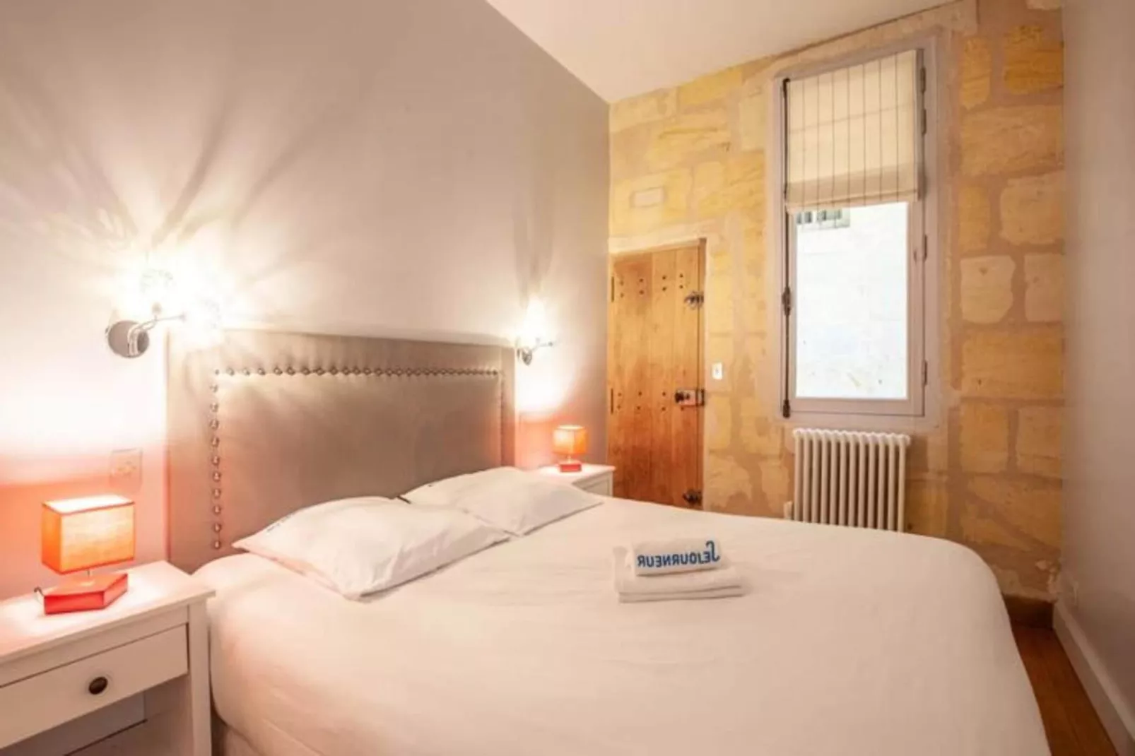 Superbe Appartement &agrave; La Belle Pierre Pour 4 Dans La Rue Des Antiquaires-Buitenkant zomer