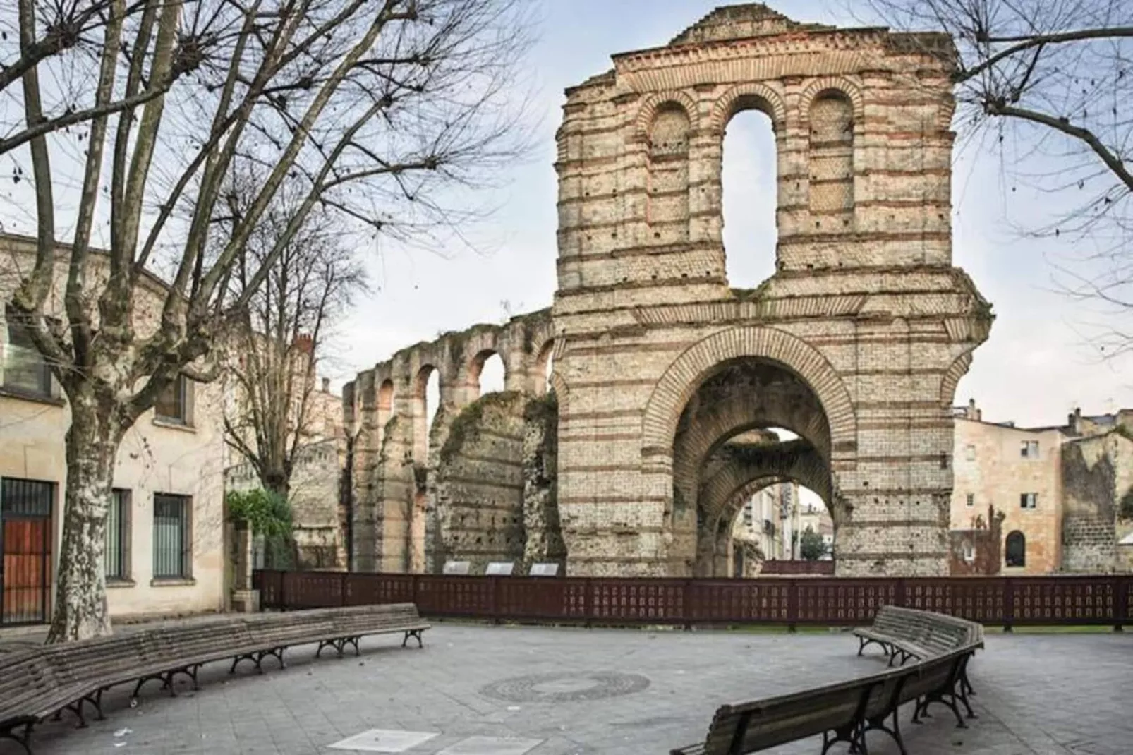 Appartement Avec Cachet En Duplex De 2 Chambres Situ&eacute; Vers La Gare St-jean-Exterieur winter
