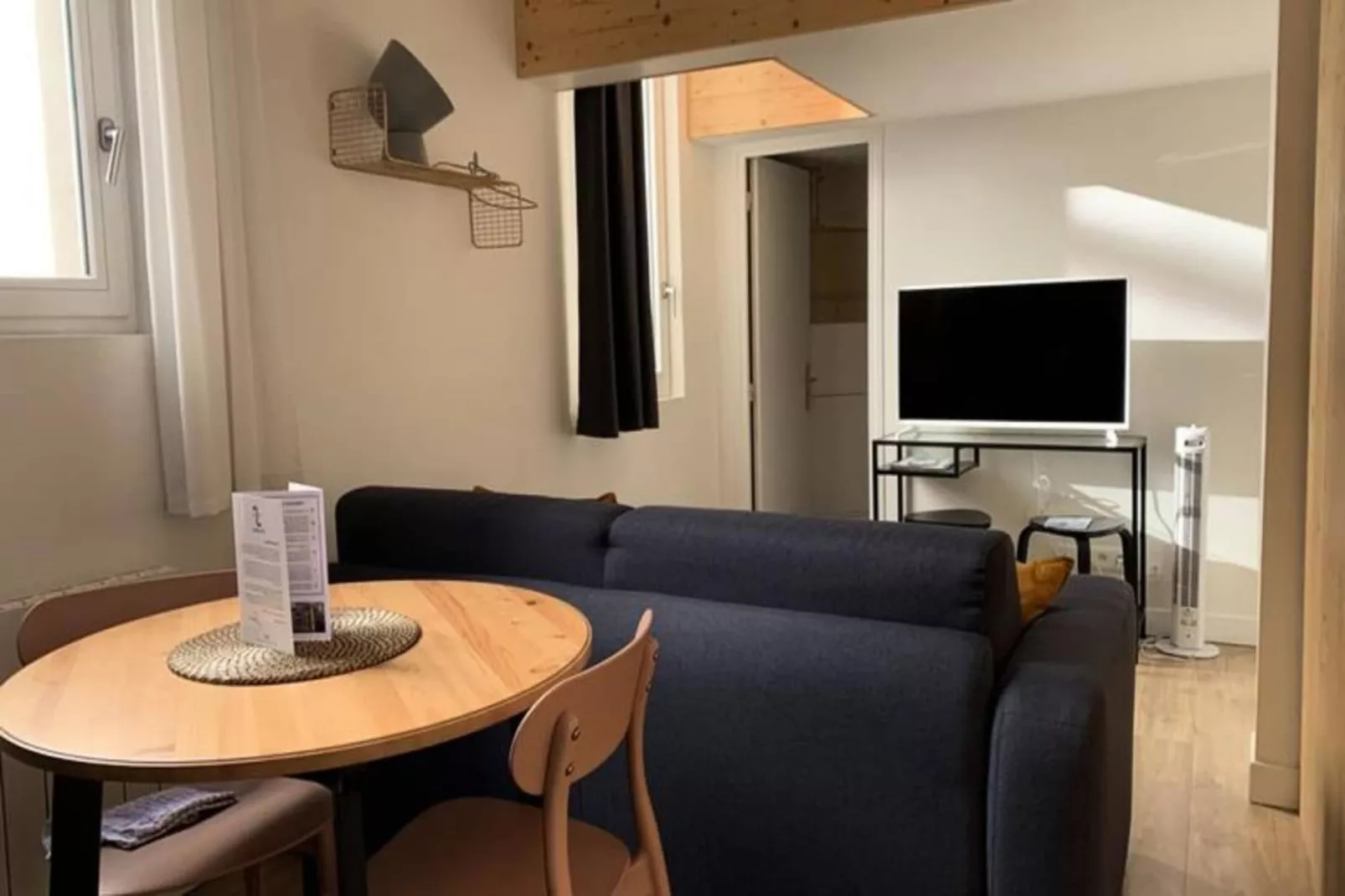 Duplex Confortable Dans La Belle Pierre Plac&eacute; Au Porte De La Gare St-jean-Woonkamer