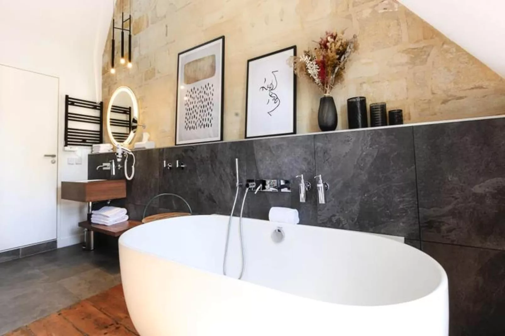 Maison Labruy&egrave;re - Suite Cosy Jardin-Buitenkant zomer