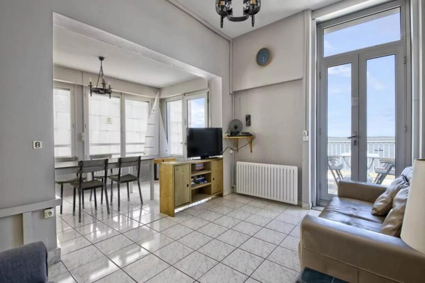 Résidence La Roseraie-Buitenkant zomer