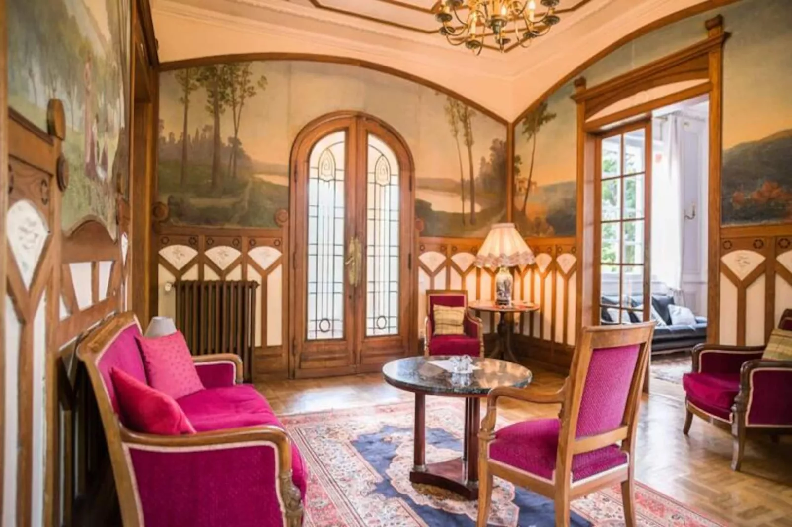 Villa  Arcachonnaise Spacieuse Au Style Authentique Proche De La Plage-Image-tags.