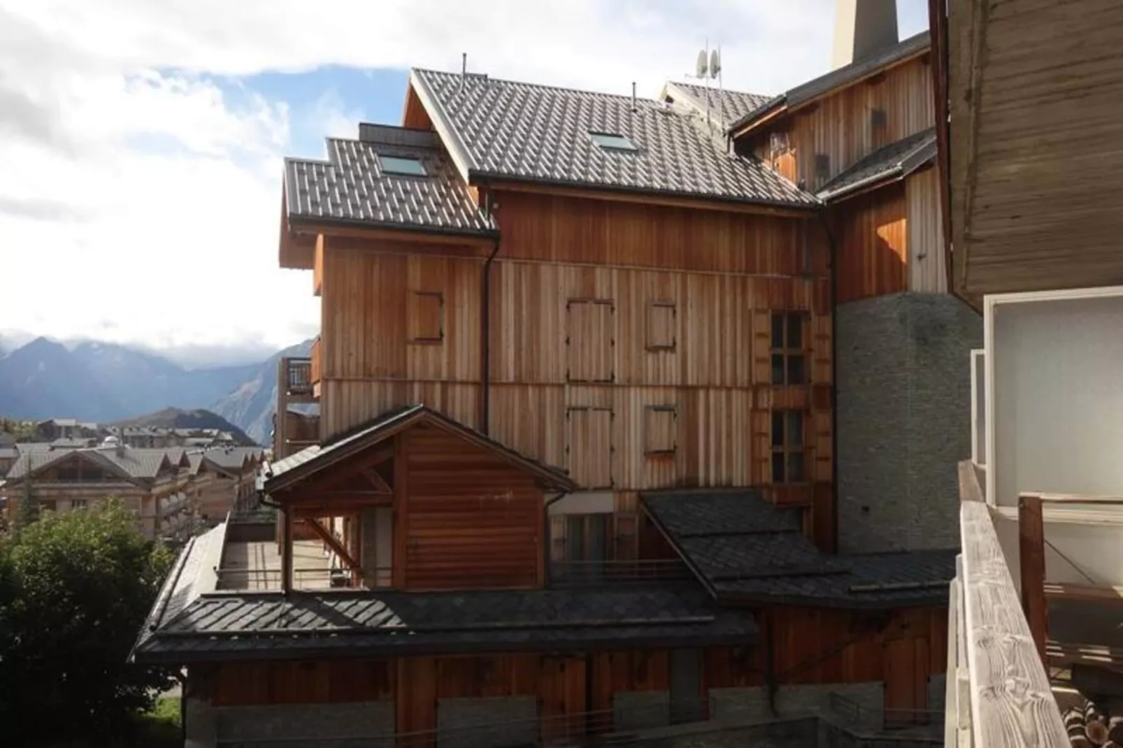 Résidence Obiou-Buitenkant zomer