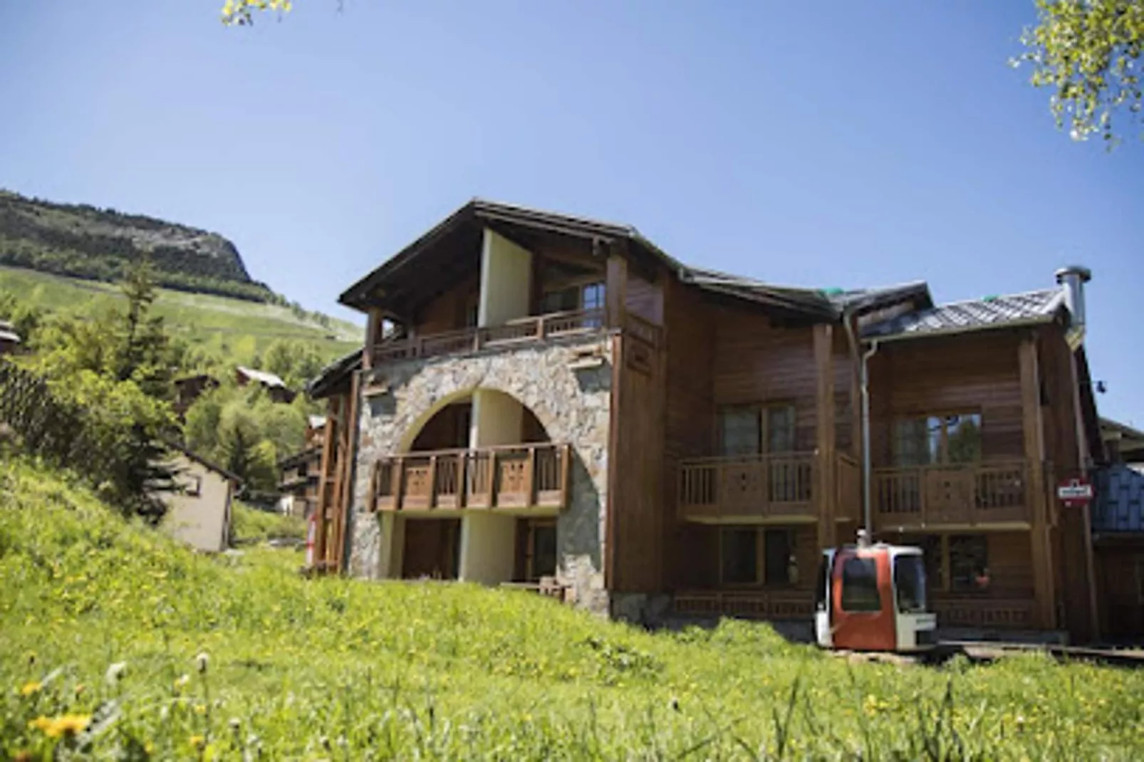 Résidence Arc En Ciel C Porte C103-Buitenkant zomer