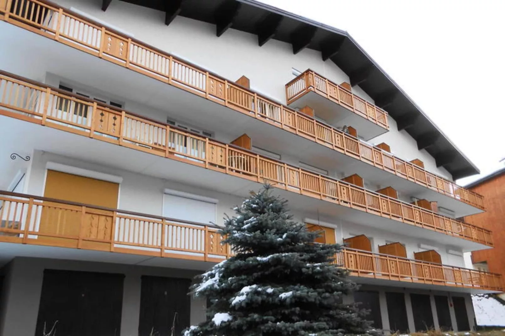 Résidence Rochail-Buitenkant zomer