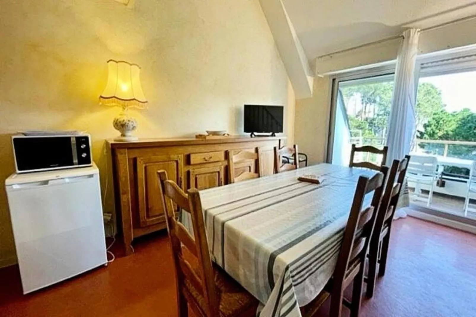 Résidence Bois D'amour-Eetkamer