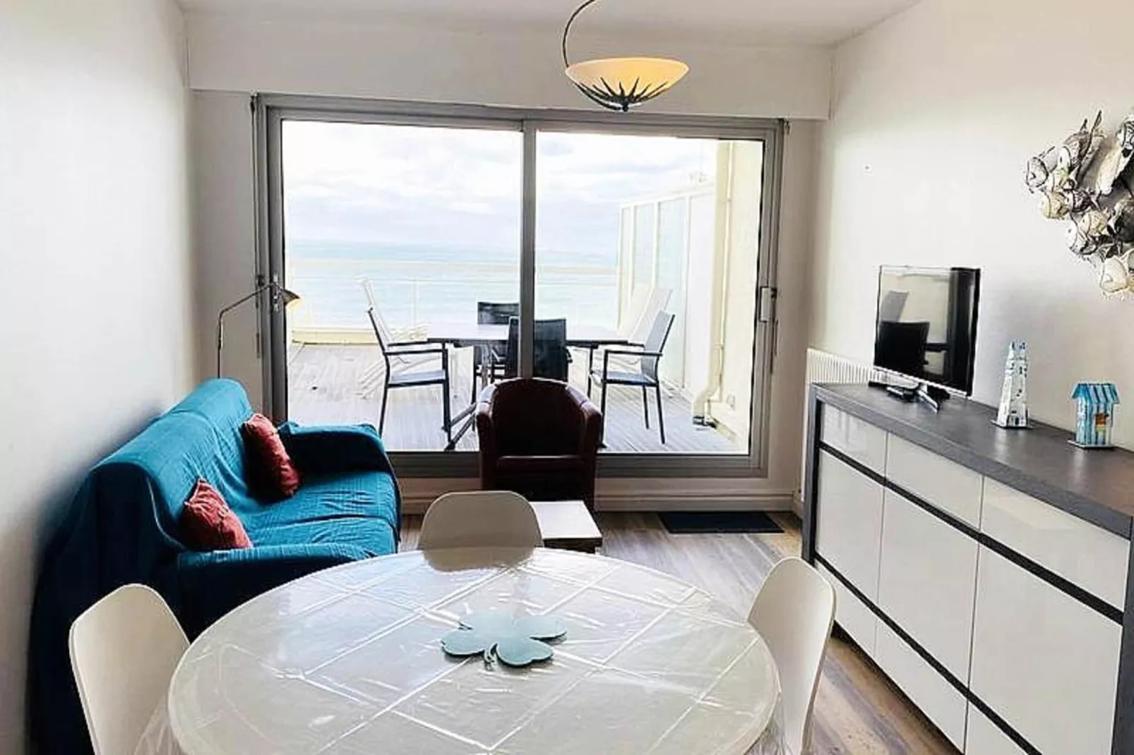 Résidence Tal En Treh-Eetkamer