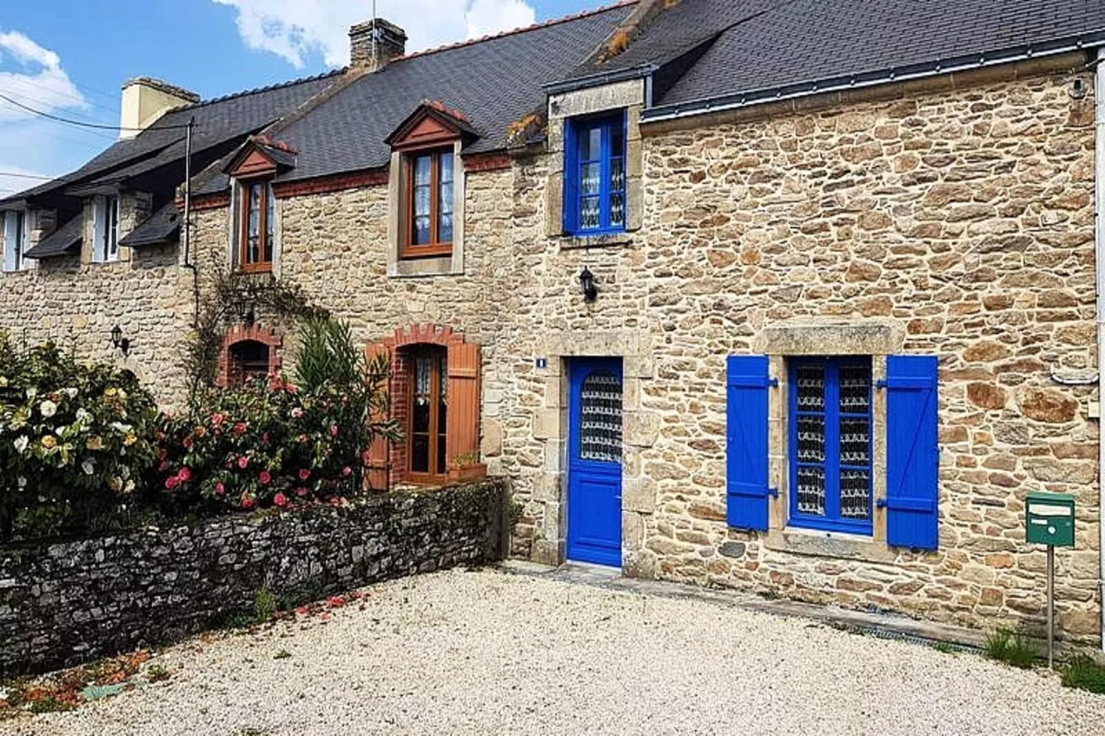 Résidence Liz-sarzeau-Buitenkant zomer