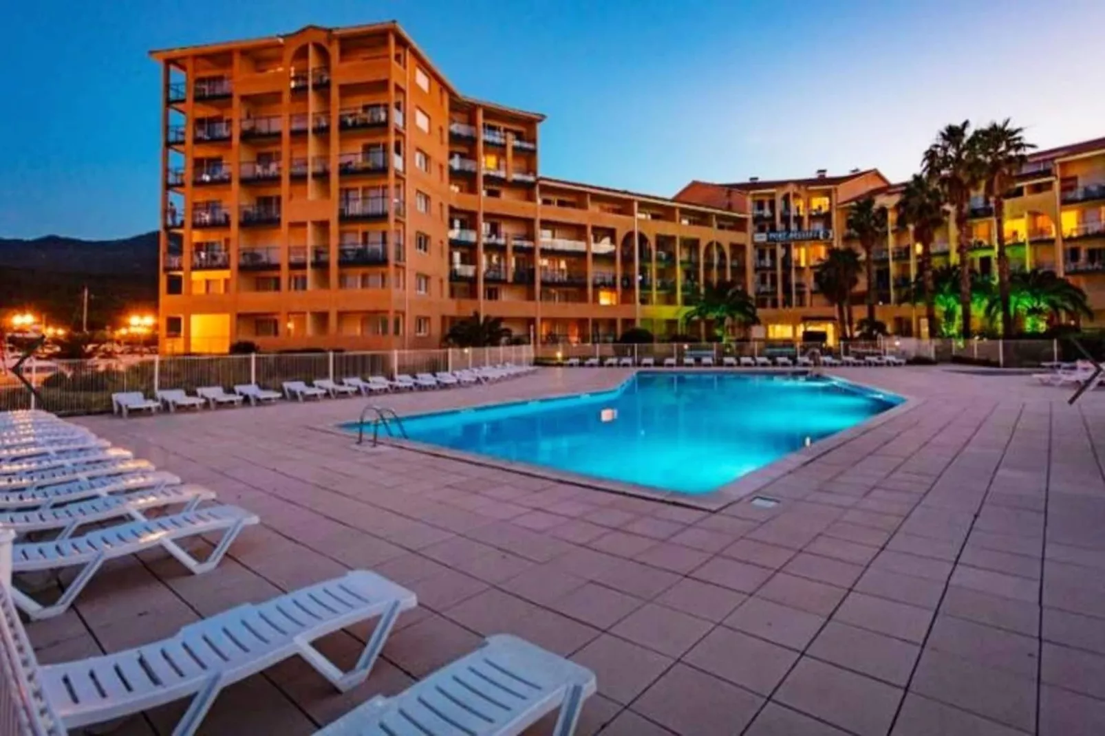 Résidence Mer & Golf Port Argelès***-Buitenkant zomer