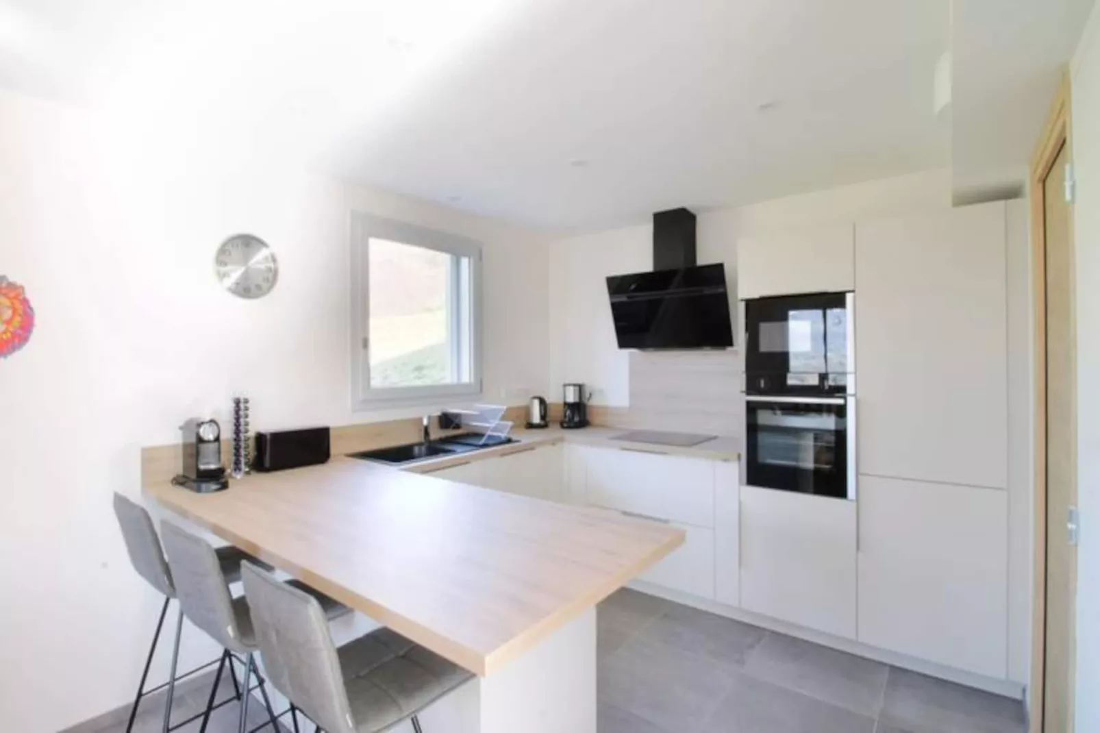 Jolie Maison Neuve Entre Villes Et Lacs-Image-tags.