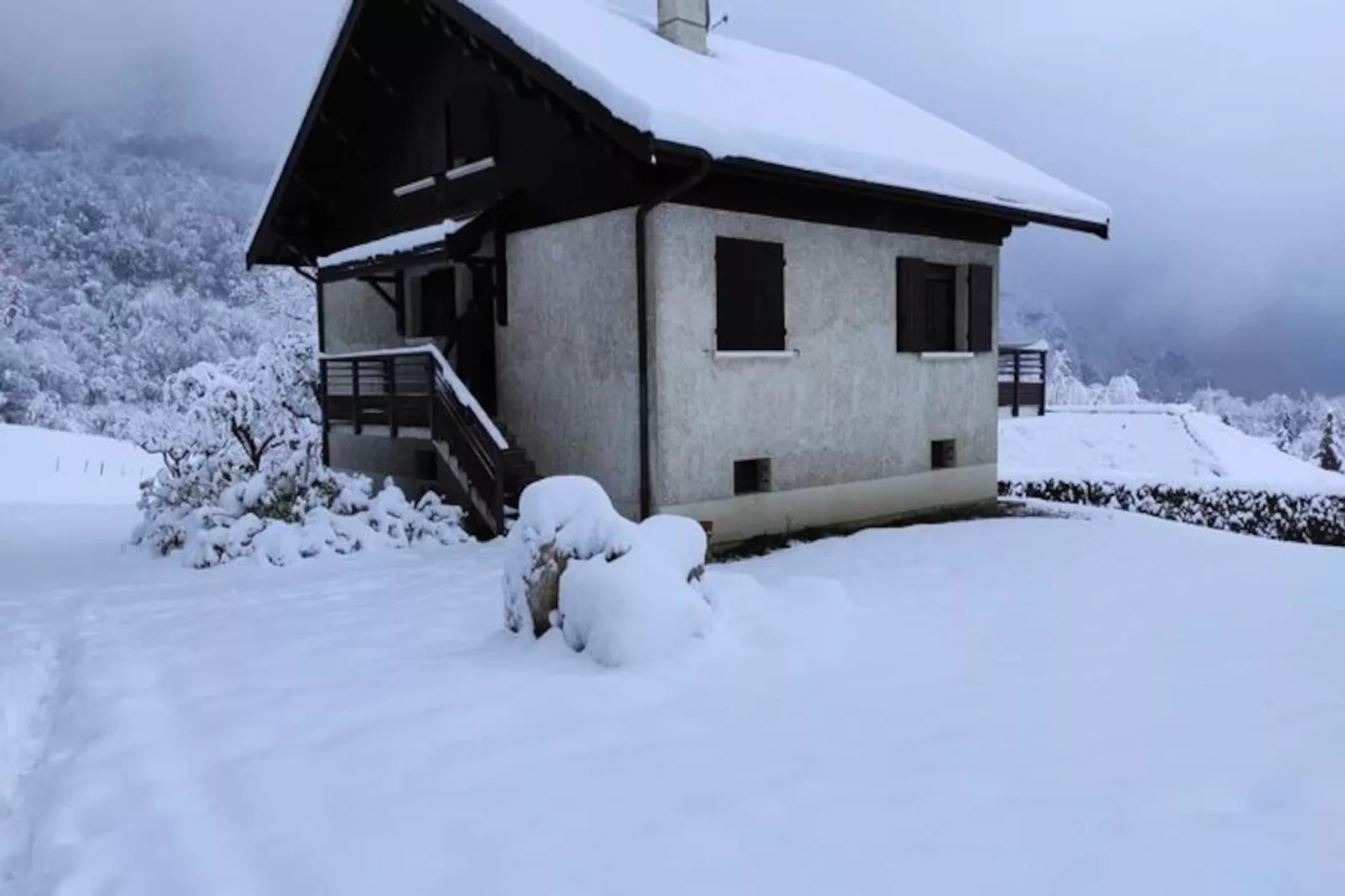 Confortable Chalet - Vue Sur Le Lac D&rsquo;aiguebelette-Image-tags.