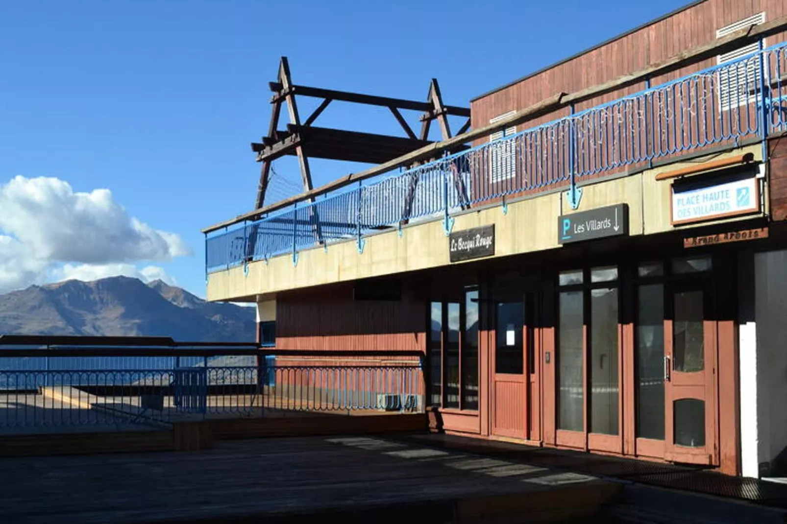 Résidence Bequi-rouge - Buitenkant zomer