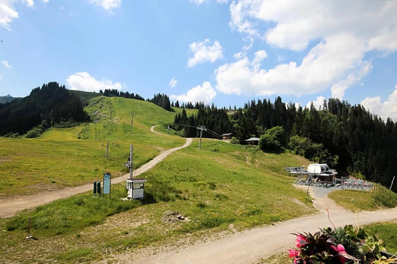 Studio à Saint Jean d'Aulps-Uitzicht zomer