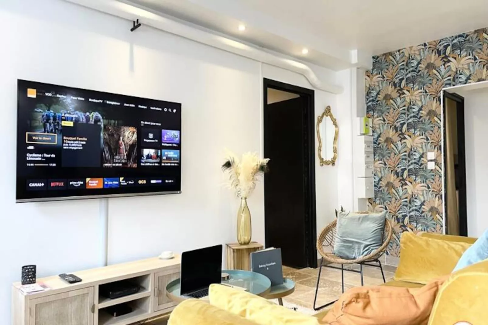 🚂 The Central Station - Parking - 50m Gare-Image-tags.