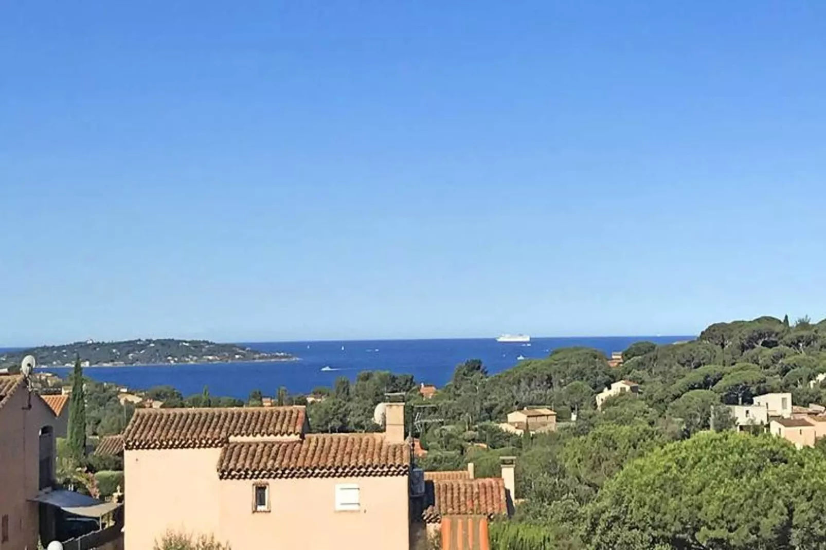 Résidence Bastides De Guerrevieille-Uitzicht zomer