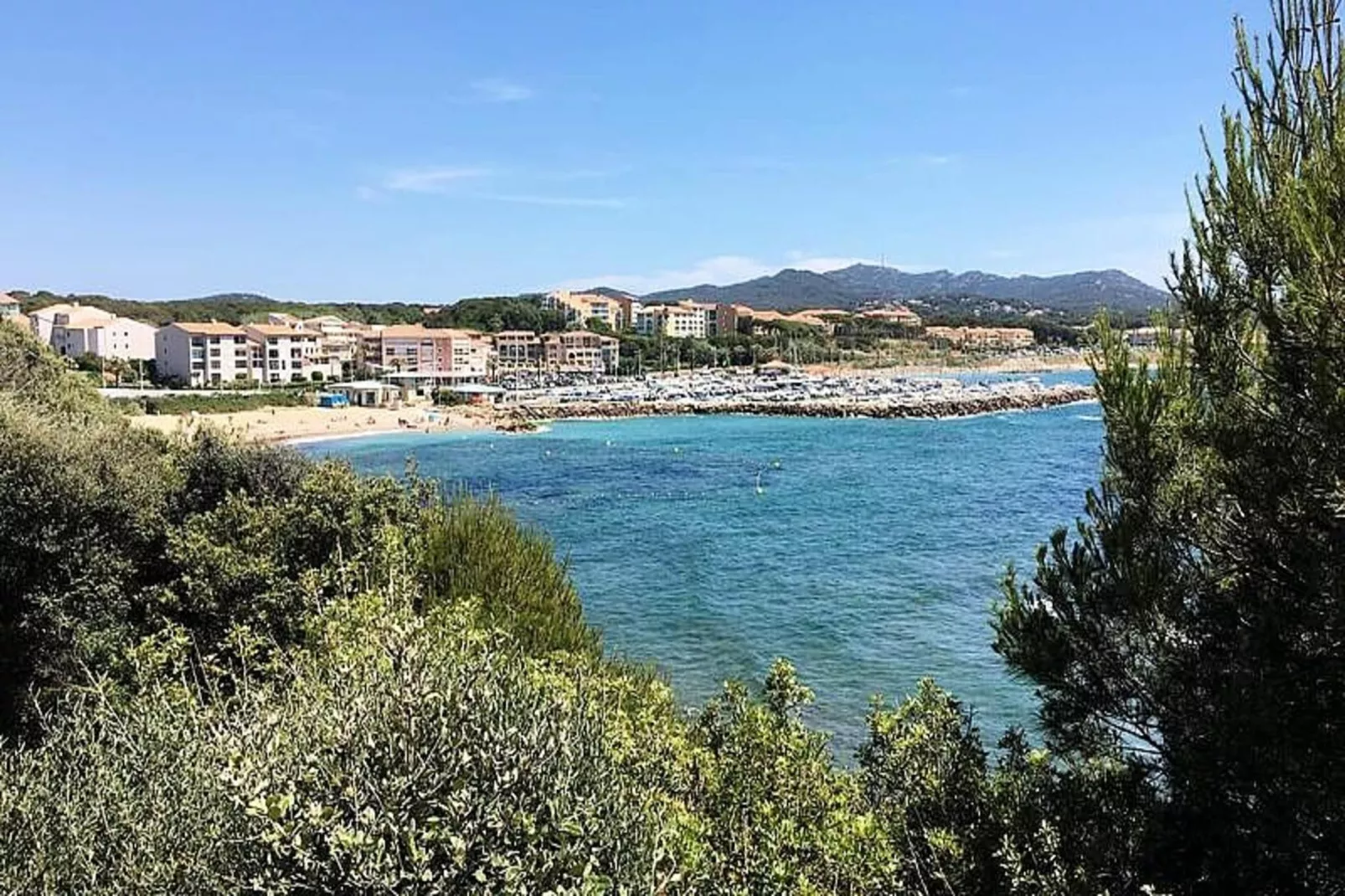 Résidence Marines D'aryana-Uitzicht zomer