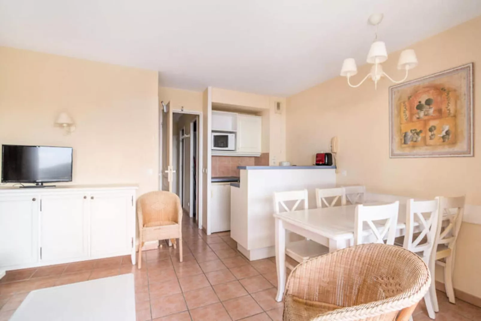 Appartement in Roquebrune bij Bougnon Strand-Image-tags.