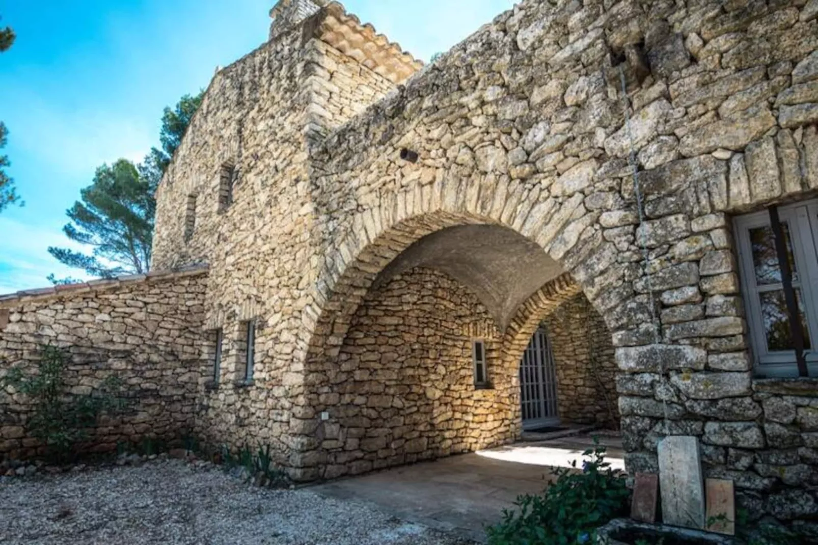Maison Avec Vue Et Piscine Chauff&eacute;e &agrave; Roussillon-Image-tags.