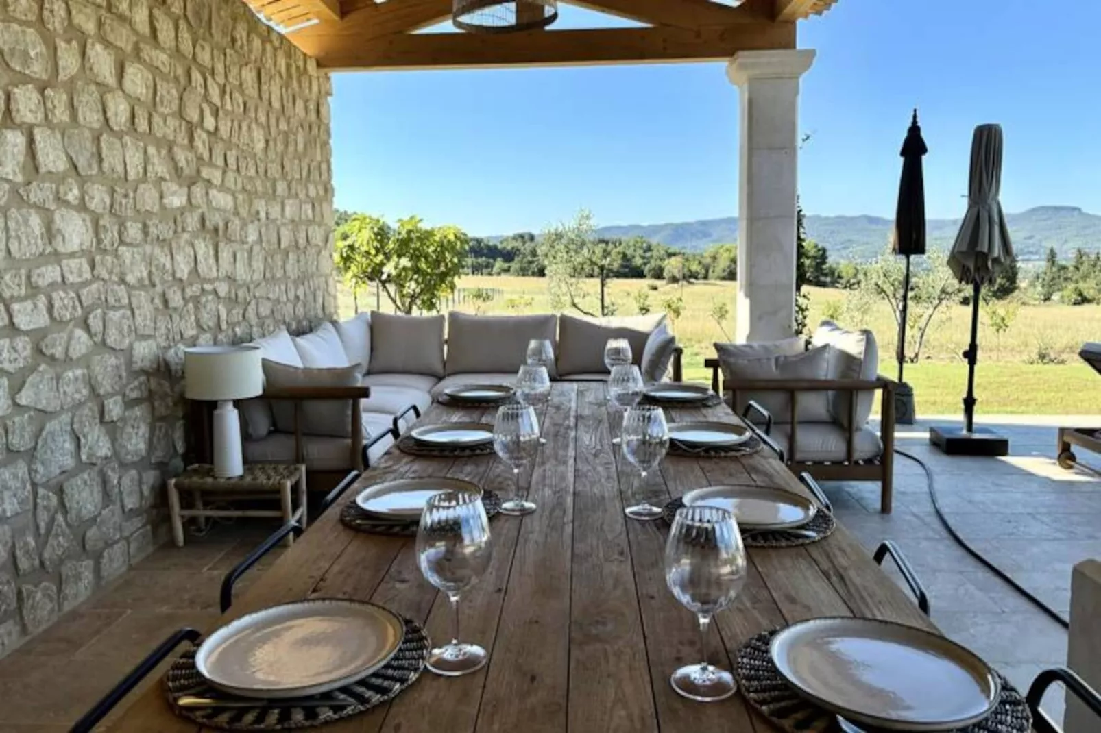 Mas Jas Du M&eacute;ou, Une &eacute;vasion Proven&ccedil;ale-Image-tags.