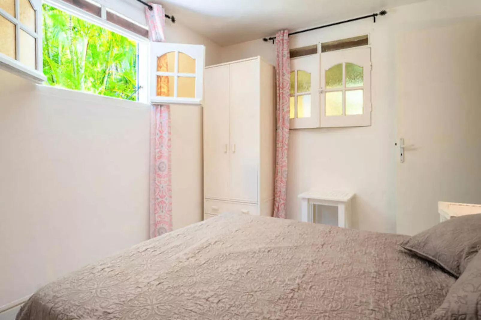 Villa Bougainvillier-Image-tags.