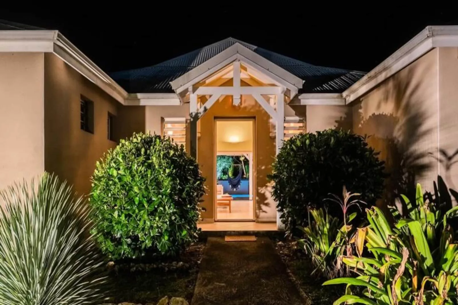 Villa Gwada-Image-tags.