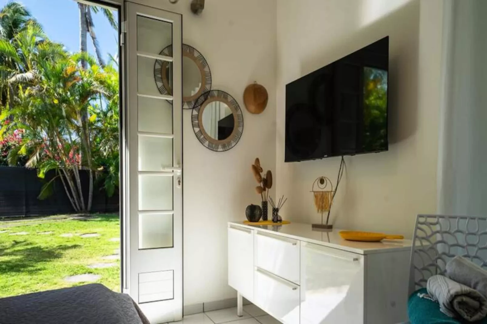 Bungalow Monarque-Image-tags.