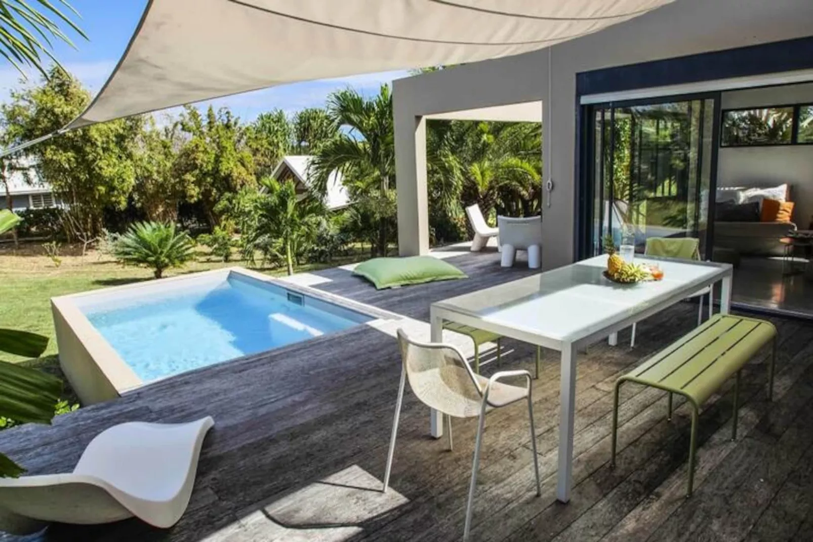 Villa Tiki-Image-tags.