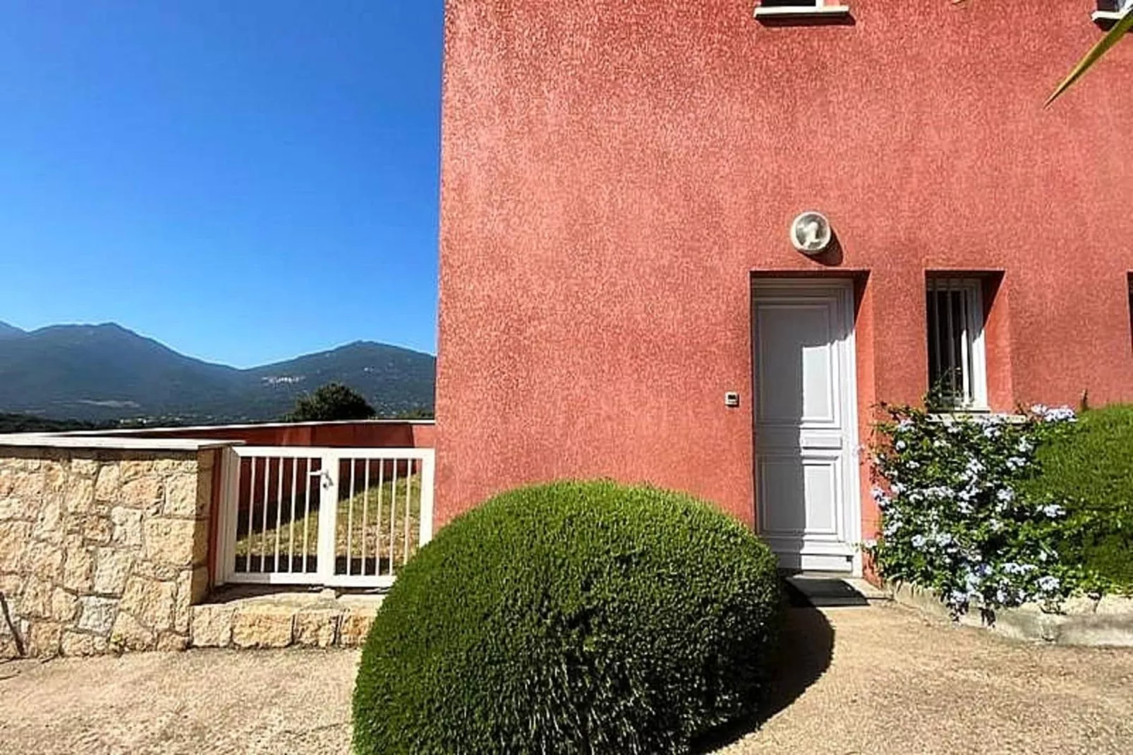 Résidence A Machja-Buitenkant zomer