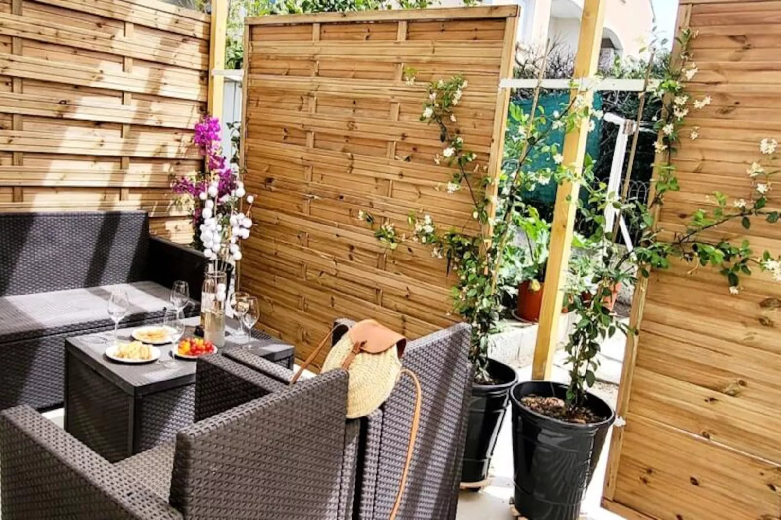 Résidence Domino 1 Superbement R&eacute;nov&eacute; - 2 Chambres -terrasse &agrave; 300m Plage, Commerces-Image-tags.