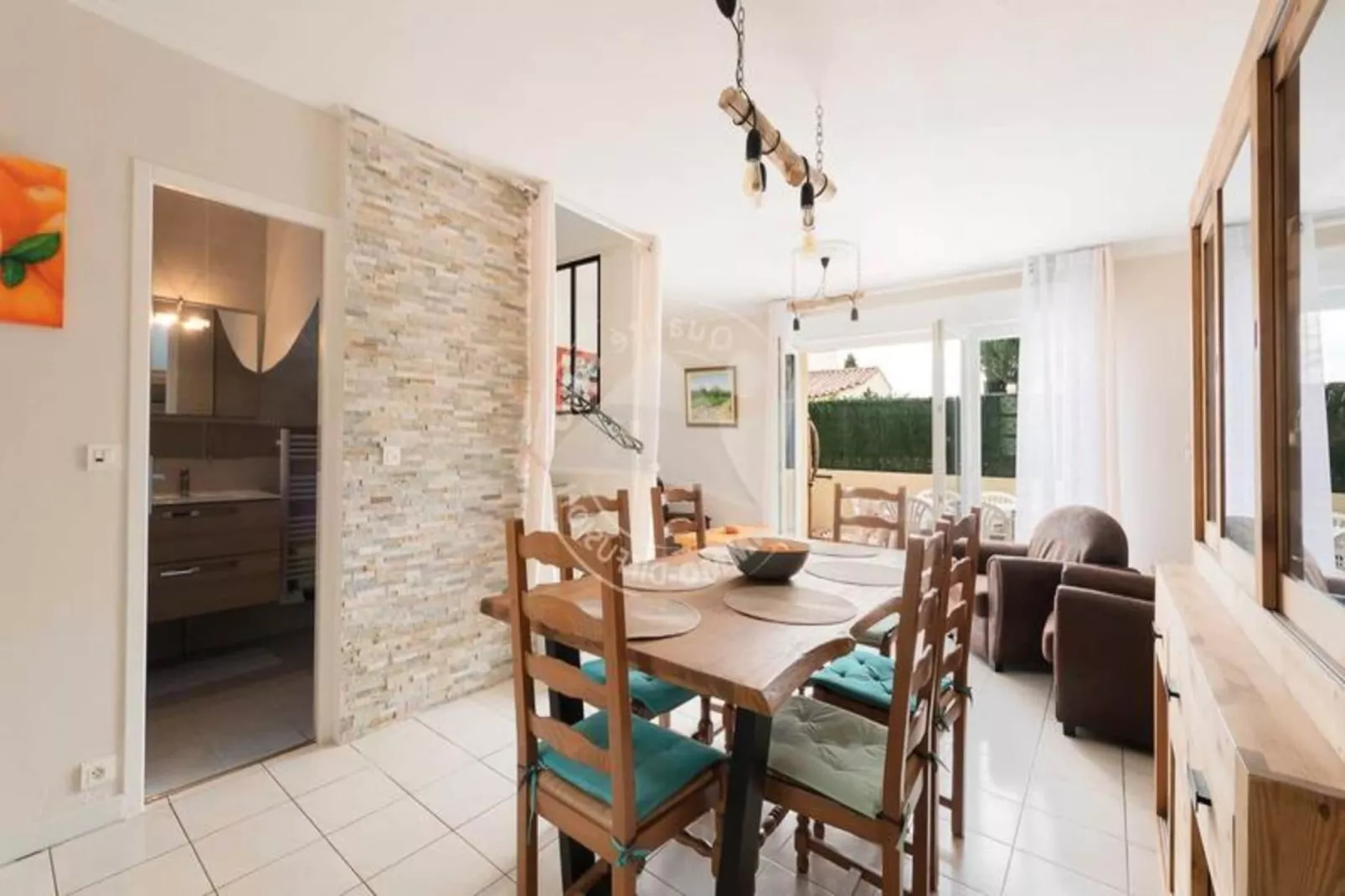 Résidence Impasse Des Lucines-Eetkamer