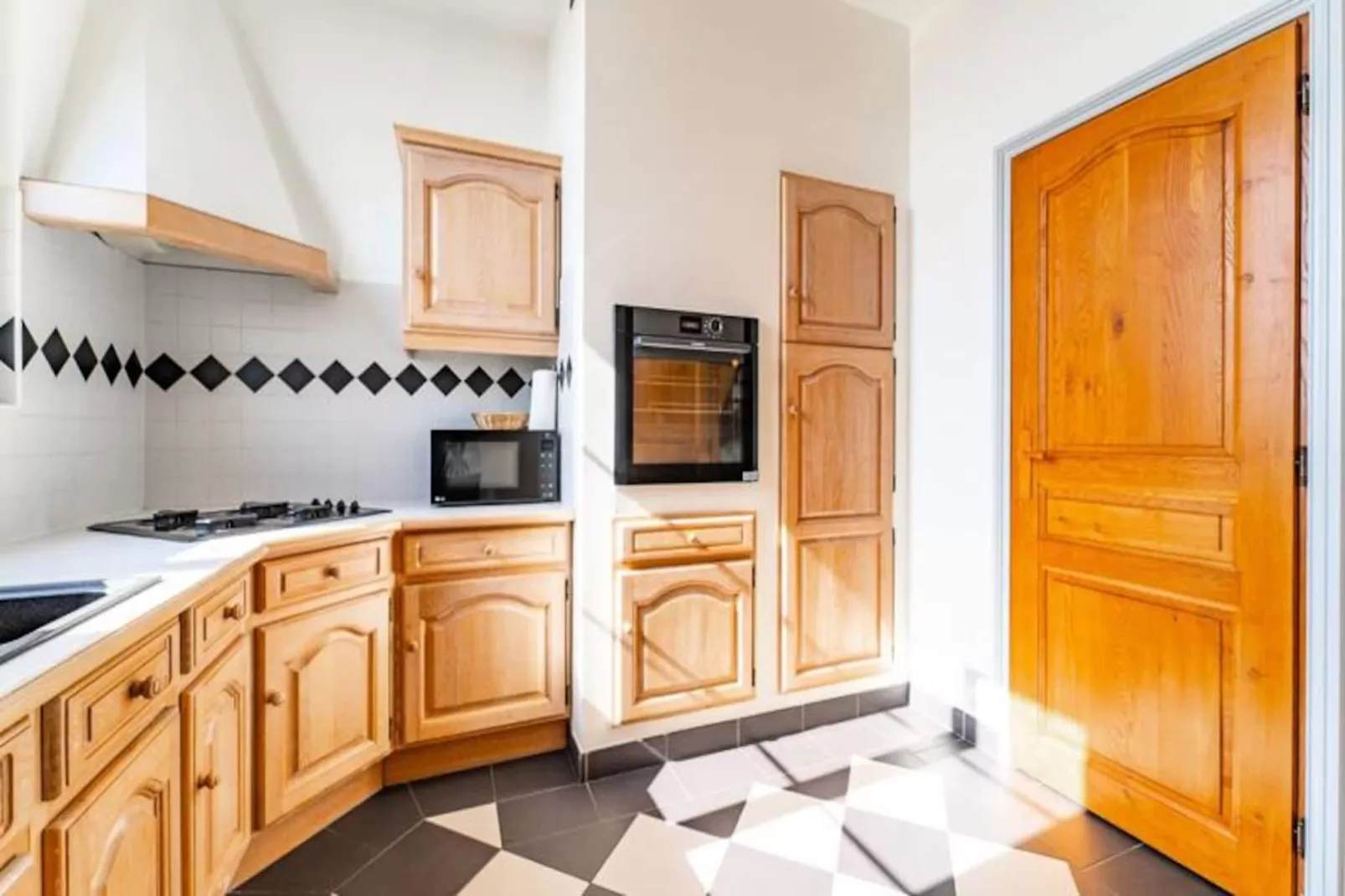 Magnifique Appartement De 160m&sup2; De 3 Chambres Quartier Saint-michel-Image-tags.