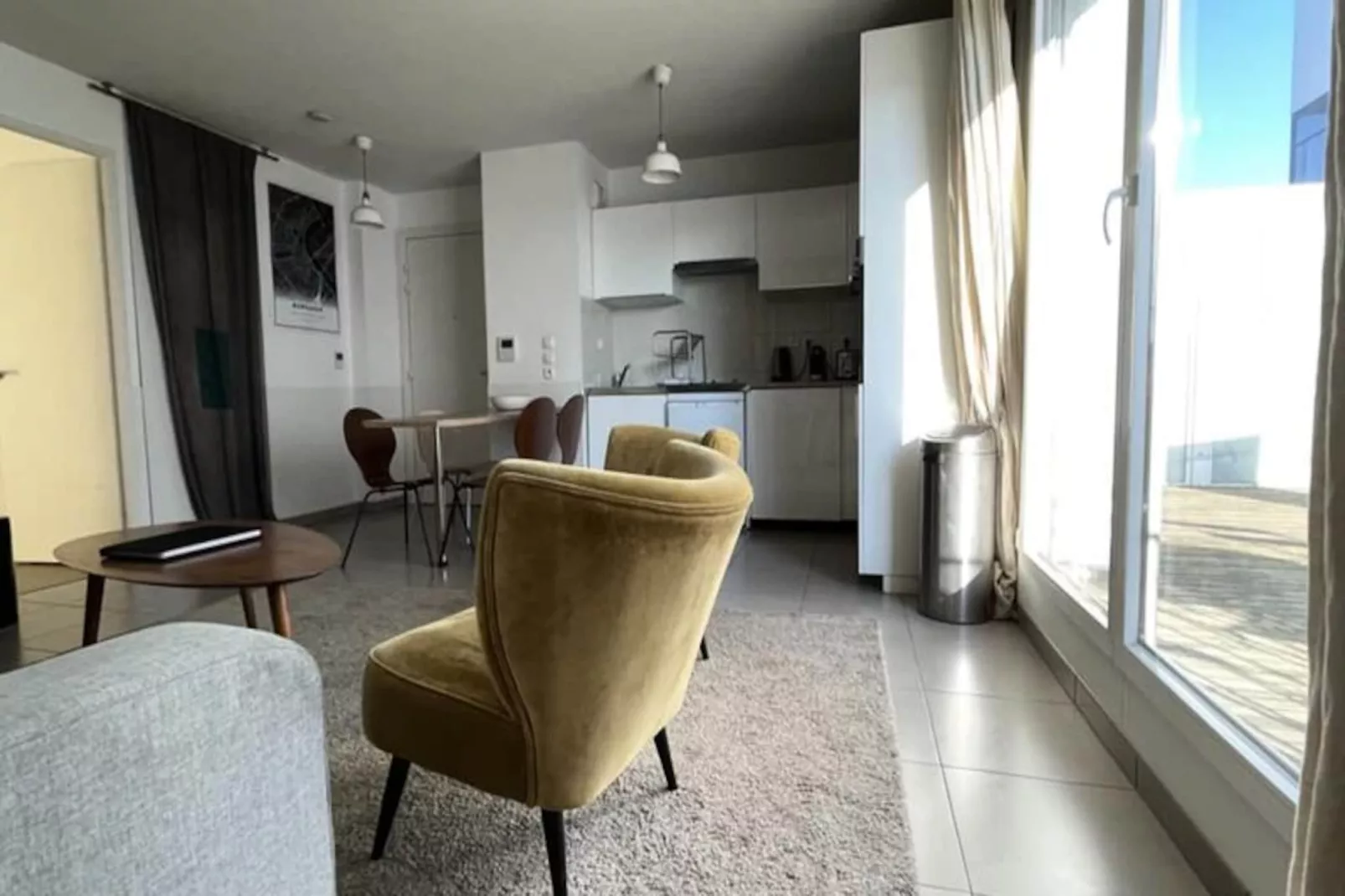 Spacieux Appartement Remarquablement Lumineux Avec Parking &agrave; La Cit&eacute; Du Vin-Image-tags.