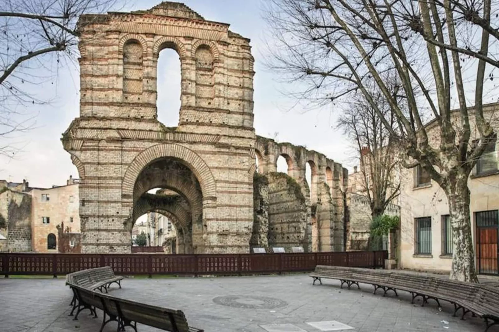 Appartement Avec Cachet En Duplex De 2 Chambres Situ&eacute; Vers La Gare St-jean-Exterieur winter