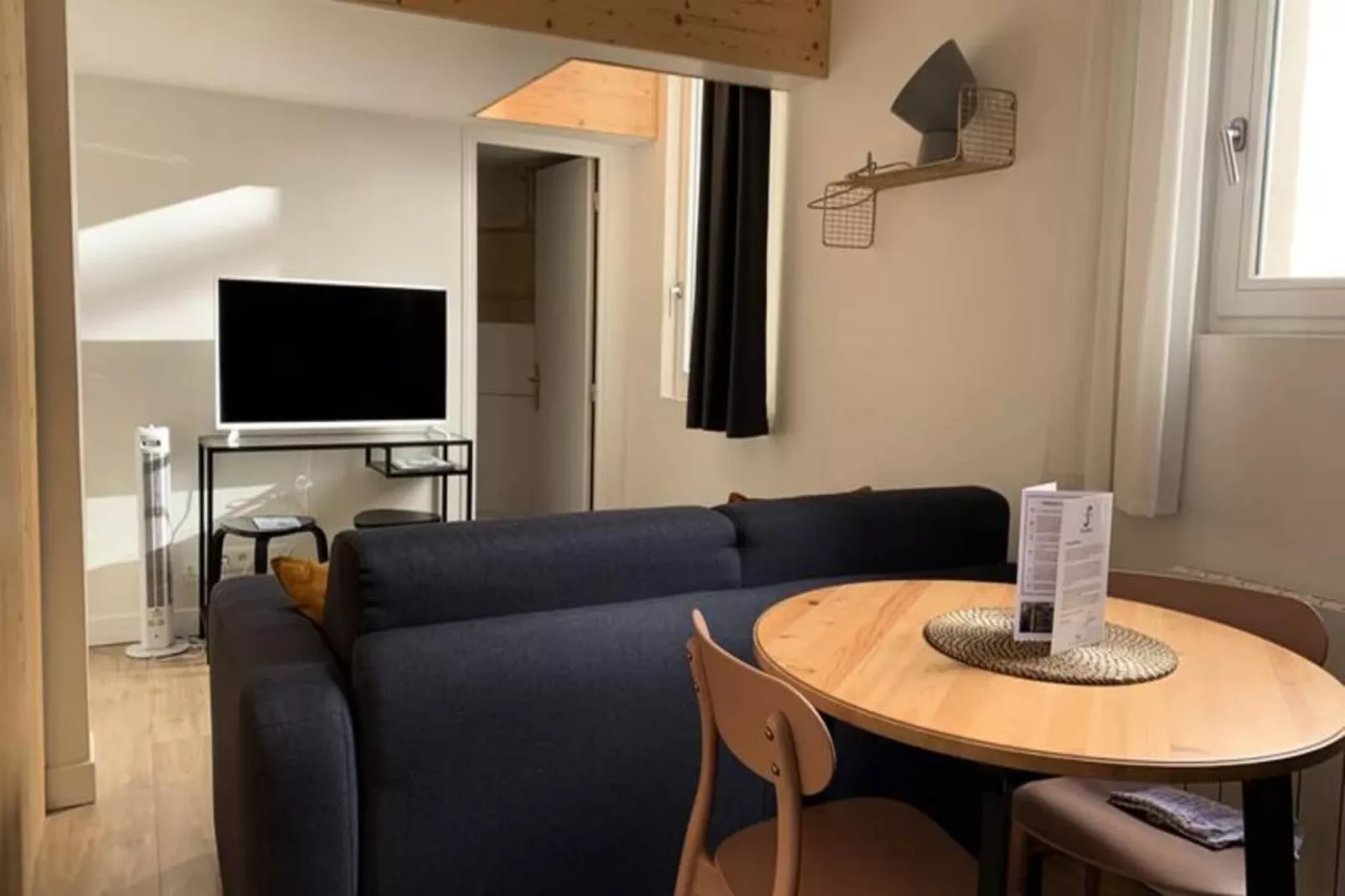 Duplex Confortable Dans La Belle Pierre Plac&eacute; Au Porte De La Gare St-jean-Woonkamer