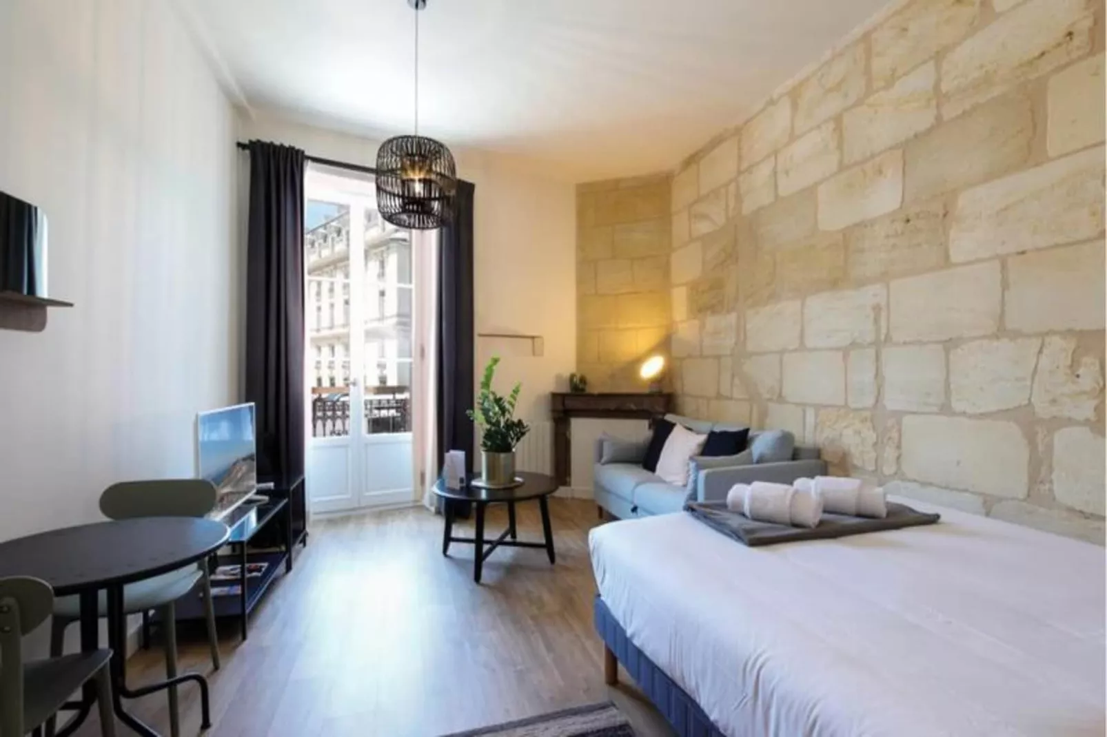 Superbe Appartement Cozy Et Charmant Pour 2 Vers La Gare Saint-jean-Eetkamer
