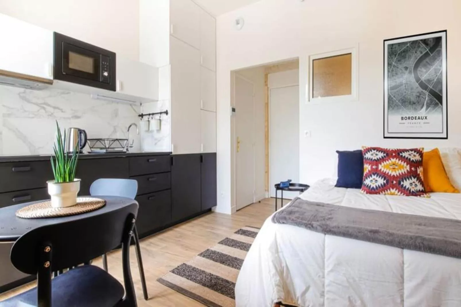 Charmant Appartement Pour 2 Personnes Joliment D&eacute;cor&eacute; Vers La Gare St-jean-Slaapkamer