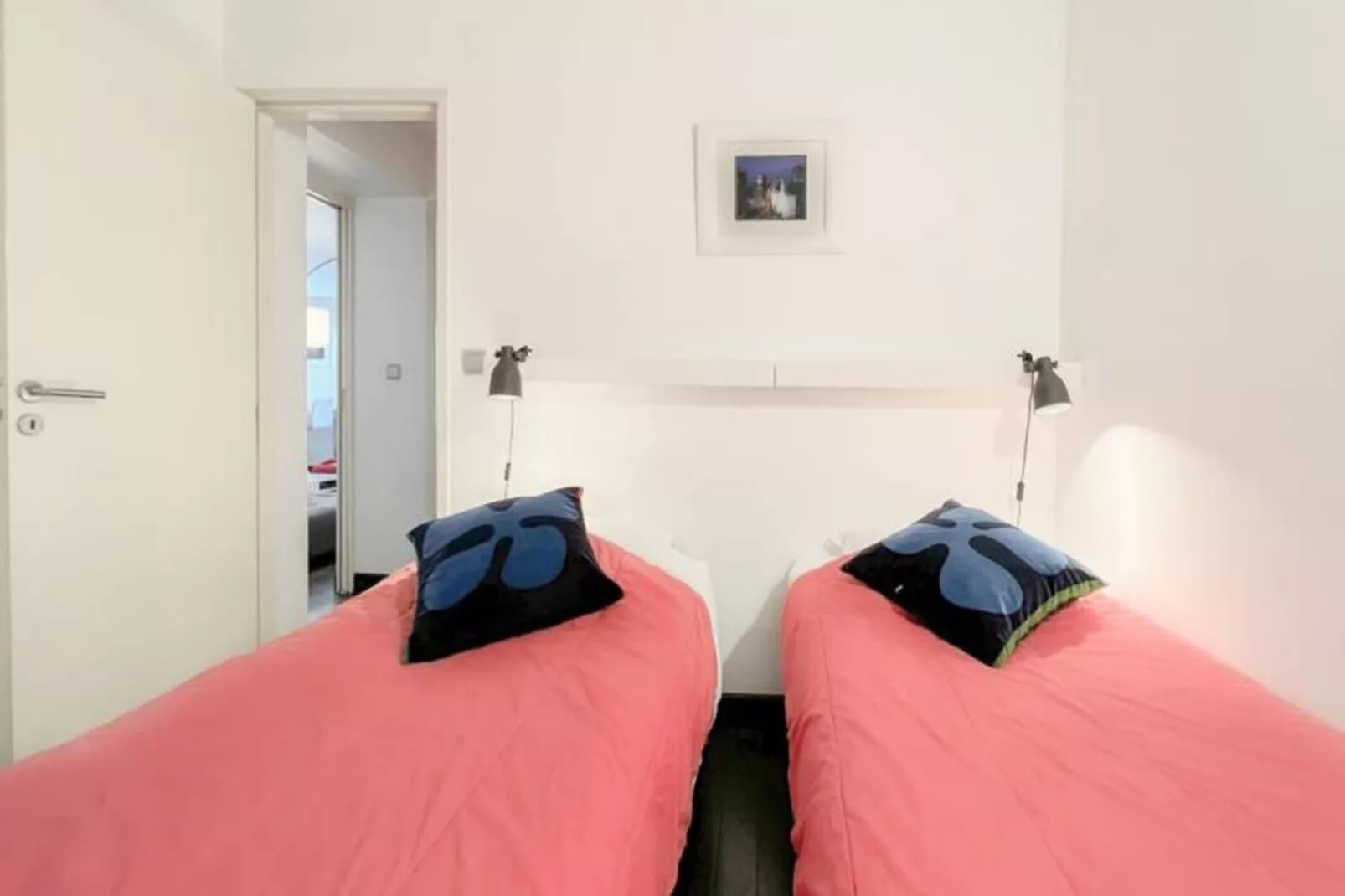 Appartement De Haut Standing Authentique Situ&eacute; Au Coeur Du Triangle D'or-Buitenkant zomer