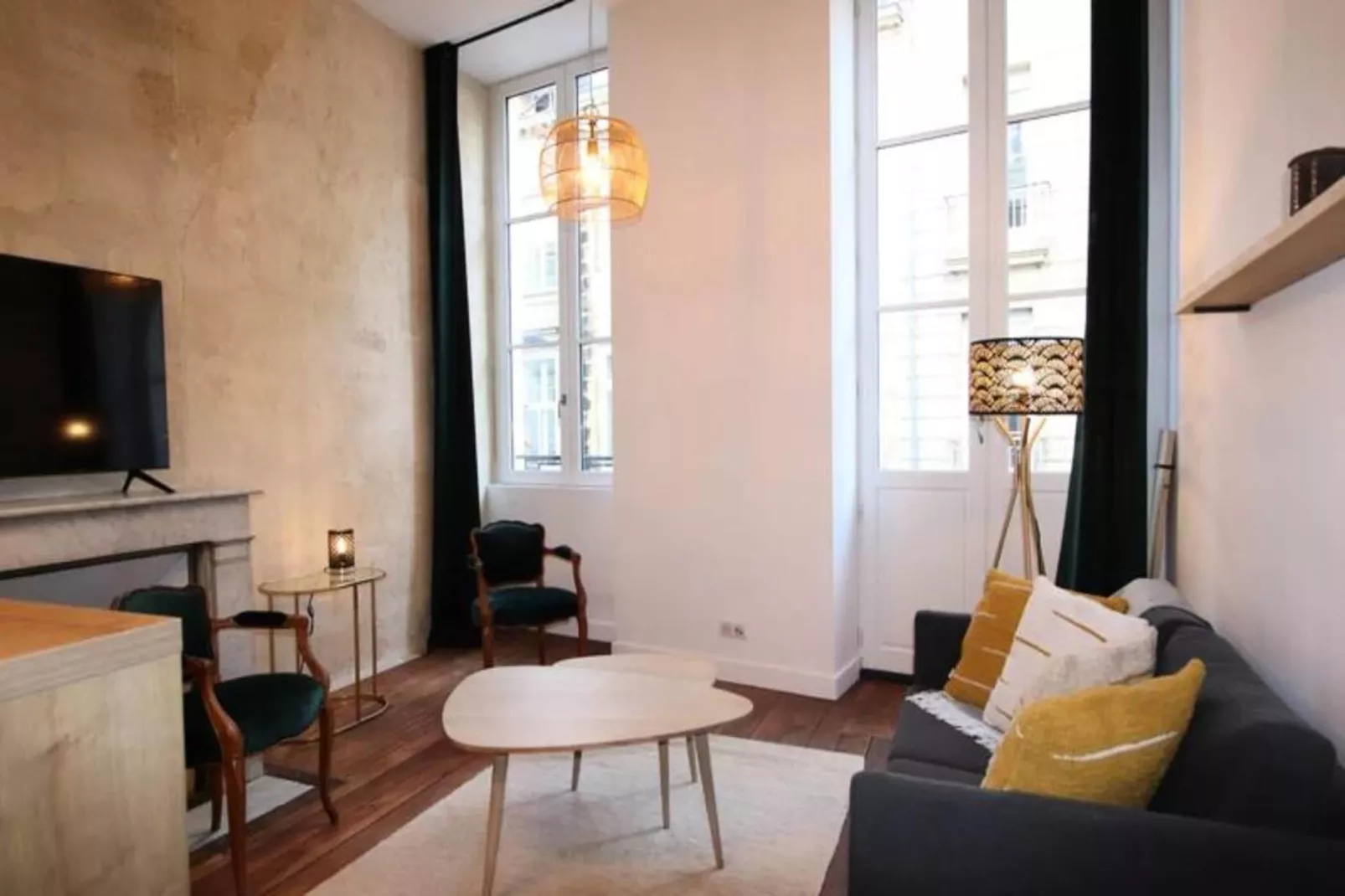 Charmant Et Rayonnant Appartement De 55 M&sup2; Situ&eacute; Dans Le Coeur De Bordeaux-Overloop