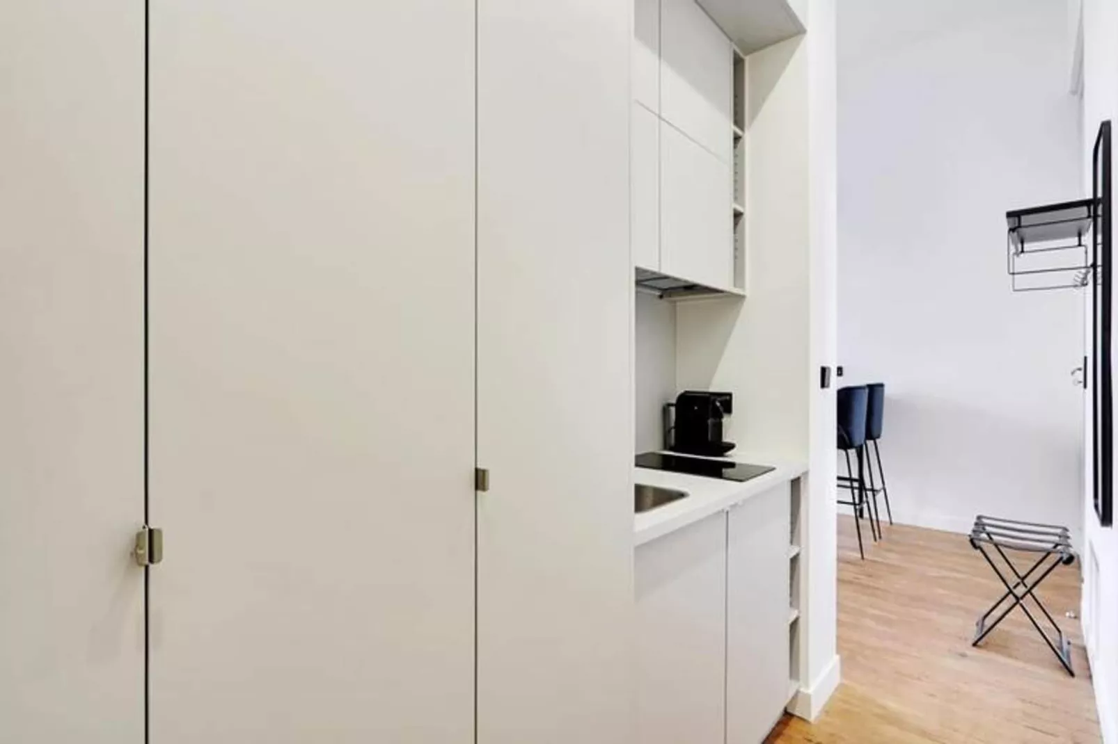 Maison Labruy&egrave;re - Suite Aviau-Buitenkant zomer